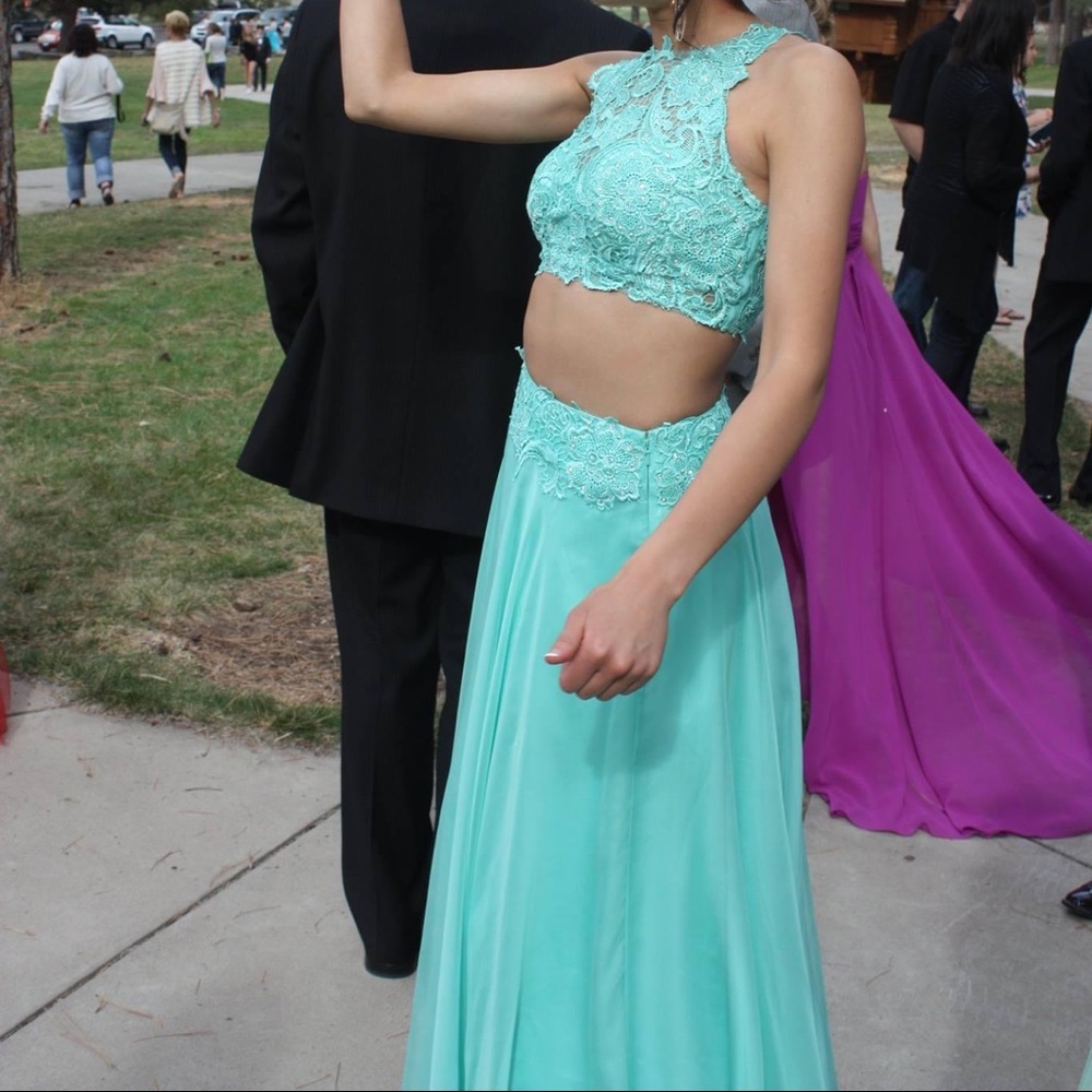 PROM DRESS - Picture 6 of 7